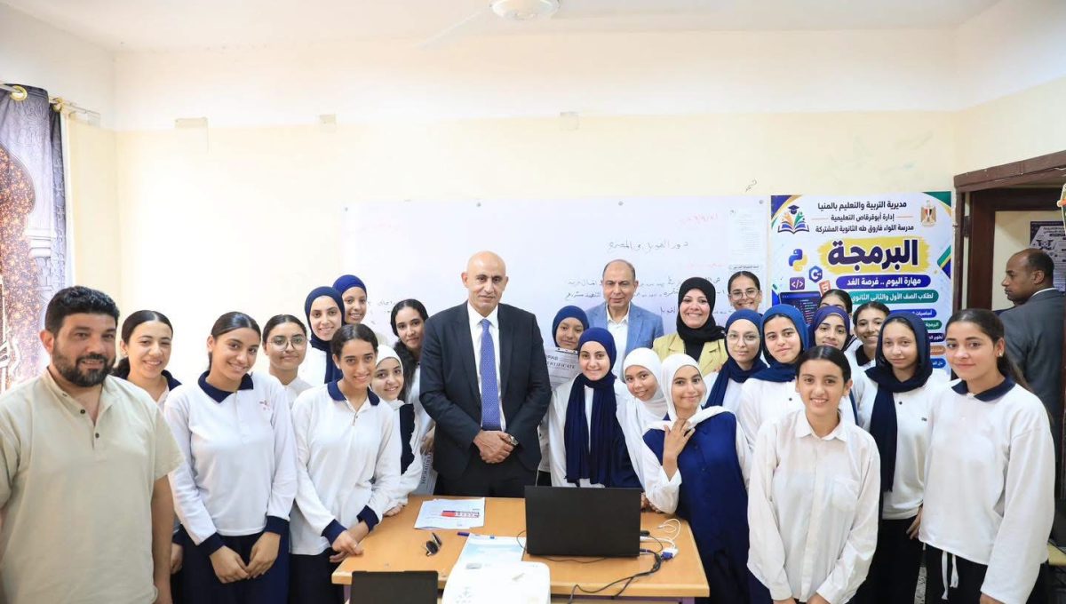 IMG 3363 1 لائحة الانضباط المدرسي وزير التعليم يتابع تطبيق لائحة الانضباط المدرسي في مدارس المنيا موقع في الجامعة
