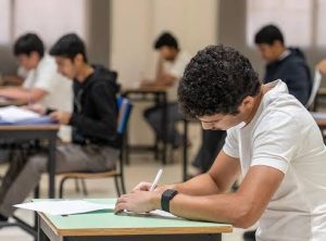 مواد الثانوية العامة والبكالوريا 2026-2027.. ما الذي يدرسه الطلاب؟ 3 IMG 3514 مواد الثانوية العامة والبكالوريا مواد الثانوية العامة والبكالوريا 2026-2027.. ما الذي يدرسه الطلاب؟ موقع في الجامعة