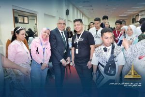     عميد تجارة عين شمس يستقبل «ذوي الهمم»