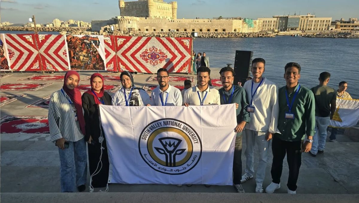 IMG 3579 طلاب جنوب الوادي الأهلية قلعة قايتباي والأنفوشي.. طلاب جنوب الوادي الأهلية يشاركون في فعاليات «الهوية الوطنية» موقع في الجامعة