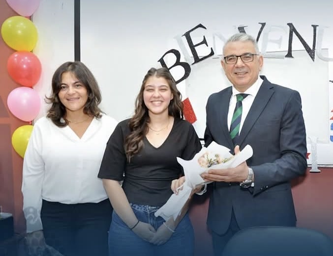IMG 3626 تجارة عين شمس تجارة عين شمس تستقبل طلاب الشعبة الفرنسية بالتعاون مع جامعة بواتيه موقع في الجامعة