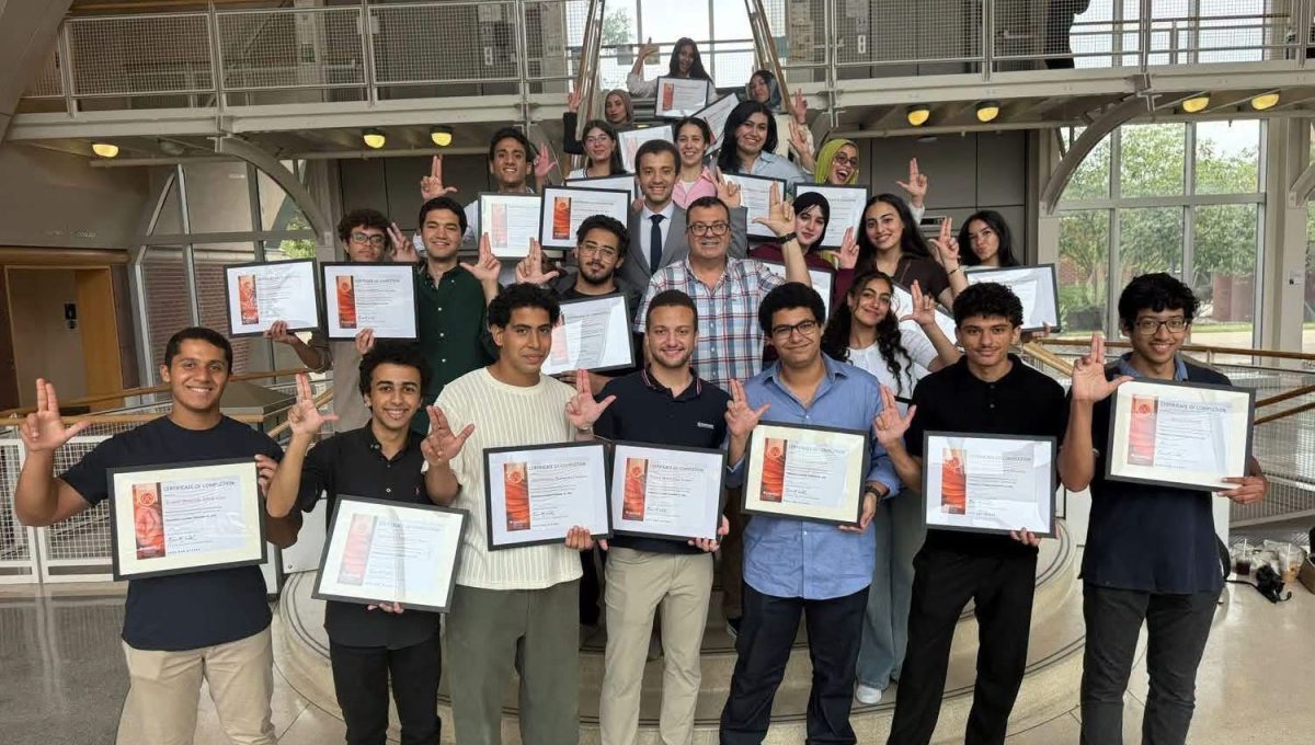IMG 3716 طالب بجامعة بنها يختتم التدريب الصيفي طالب بجامعة بنها يختتم التدريب الصيفي الدولي بجامعة لويفيل الأمريكية موقع في الجامعة