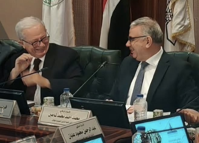IMG 3950 تجارة عين شمس تجارة عين شمس تبحث تأسيس مجلس استشاري يضم كبار رجال الصناعة موقع في الجامعة