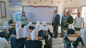 IMG 4133 مدير تعليم أسيوط خلال تفقد 3 مدارس.. مدير تعليم أسيوط يوجه بتفعيل الأنشطة وتحفيز الطلاب المتفوقين موقع في الجامعة