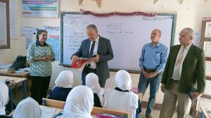 IMG 4138 مدير تعليم أسيوط خلال تفقد 3 مدارس.. مدير تعليم أسيوط يوجه بتفعيل الأنشطة وتحفيز الطلاب المتفوقين موقع في الجامعة