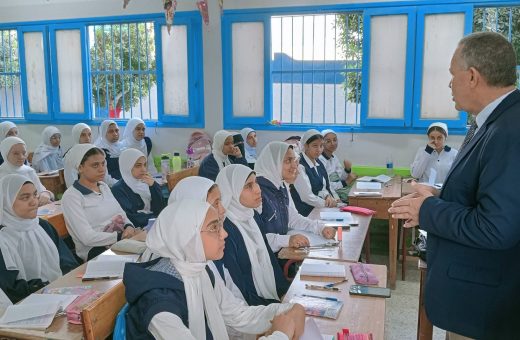 IMG 4243 الطلاب العالمي مدير تعليم أسيوط يختبر الطلاب في القراءة والكتابة ويوجه بتكثيف البرامج العلاجية موقع في الجامعة
