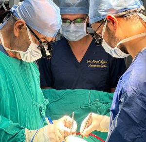 عمره يوم واحد.. جراحة قلب مفتوح طارئة تنقذ مولودًا من عيب خلقي معقد بجامعة المنصورة 5 IMG ٢٠٢٦٠٩٠٢ ١٧٢٣٤٦ جراحة قلب مفتوح طارئة تنقذ مولودًا من عيب خلقي معقد عمره يوم واحد.. جراحة قلب مفتوح طارئة تنقذ مولودًا من عيب خلقي معقد بجامعة المنصورة موقع في الجامعة