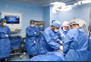 إنجاز طبي بجامعة القاهرة باستئصال الغدة التيموسية بالروبوت الجراحي