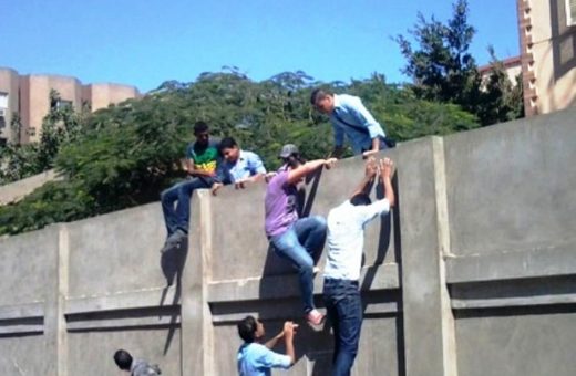 مغادرة 4 طلاب للمدرسة