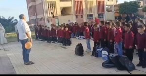 بعد نشر «في الجامعة».. إحالة مدير مدرسة بكفر الشيخ للتحقيق لارتدائه «الشبشب» في طابور الصباح