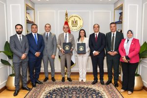 جامعة عين شمس ووزارة التضامن تطلقان دبلومًا مهنيًا للإرشاد والدعم النفسي للأطفال والمراهقين 3 جامعة عين شمس