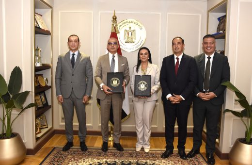 db5cd576 c68c 4843 bbce aba5eec61d73 جامعة العبور جامعة عين شمس ووزارة التضامن تطلقان دبلومًا مهنيًا للإرشاد والدعم النفسي للأطفال والمراهقين موقع في الجامعة