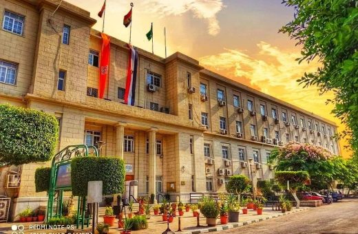 مدخل كلية الاقتصاد والعلوم السياسية «الهجرة والذكاء الاصطناعي».. جامعة القاهرة تستعد للحفل الختامي لنموذج المنظمة الدولية للهجرة موقع في الجامعة
