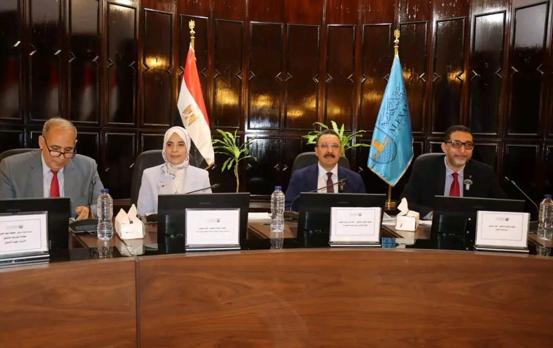 جامعة الإسكندرية تطرح رؤى وحلولًا عملية لدعم الاقتصاد خلال السنوات الخمس المقبلة
