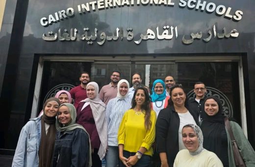 كلية العلاج الطبيعي بالجامعة المصرية الصينية تفحص طلاب مدارس القاهرة الدولية