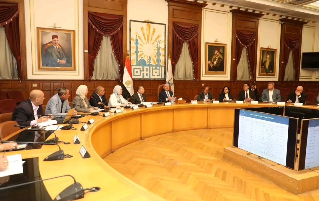 محافظ القاهرة يوجه بالتوسع في إنشاء المدارس والقضاء على الفترة الثانية