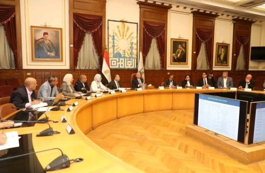 محافظ القاهرة يوجه بالتوسع في إنشاء المدارس والقضاء على الفترة الثانية
