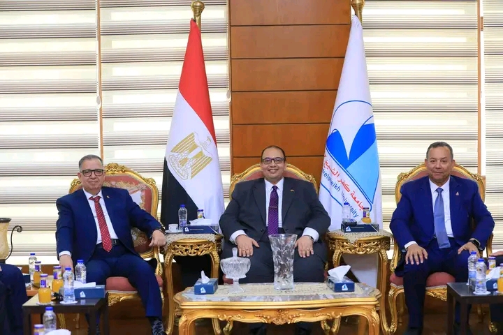 1792584193085 رؤساء جامعات كفر الشيخ والمنصورة الجديدة والدلتا رؤساء جامعات كفر الشيخ والمنصورة الجديدة والدلتا يبحثون توقيع بروتوكول تعاون مشترك موقع في الجامعة