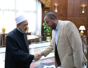 شيخ الأزهر يعزّي أسرتي طالبي معهد دنوشر ويؤكد محاسبة المتسببين في الحادث