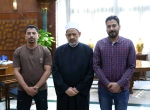 شيخ الأزهر يعزّي أسرتي طالبي معهد دنوشر ويؤكد محاسبة المتسببين في الحادث