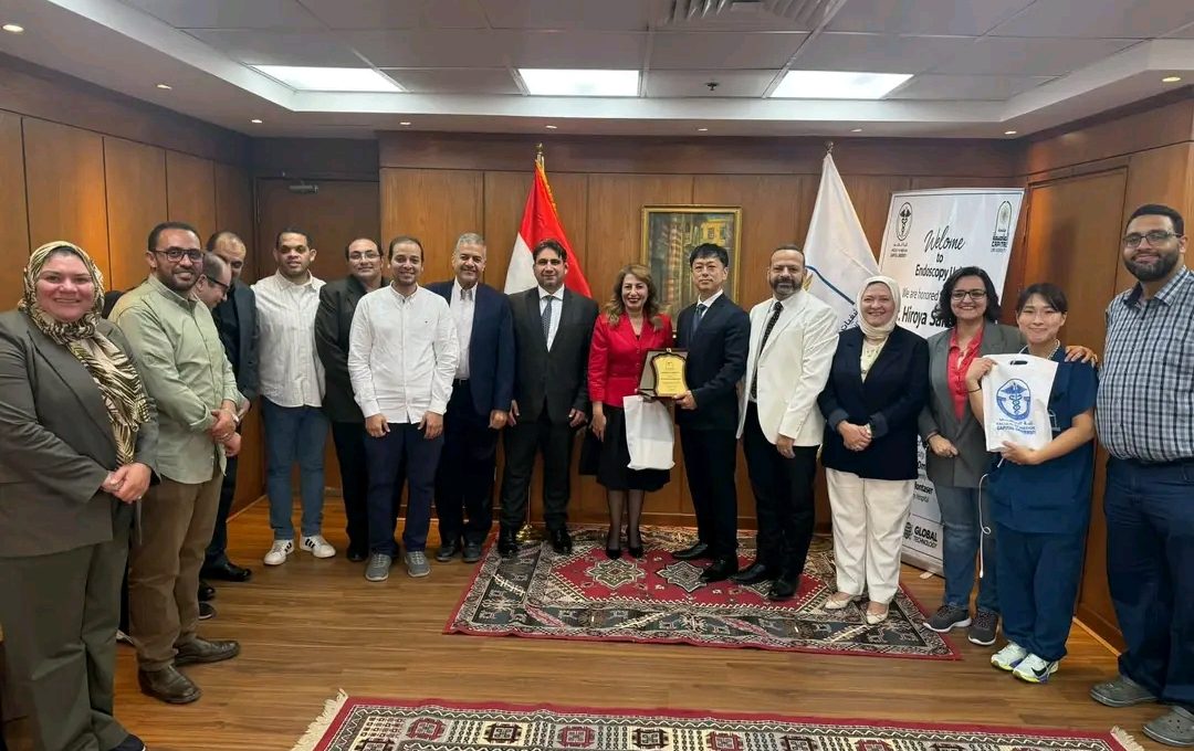 مستشفى بدر الجامعي يستضيف خبيرًا يابانيًا لنقل أحدث تقنيات مناظير الجهاز الهضمي