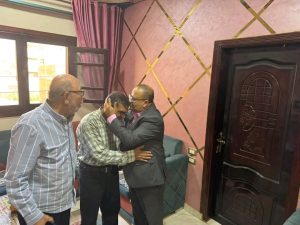 بعد الاعتداء عليه من ولي أمر.. نقابة المعلمين تكرم مدير مدرسة طنبدي الأحد المقبل 2 بعد الاعتداء عليه من ولي أمر.. نقابة المعلمين تكرّم مدير مدرسة طنبدي الأحد المقبل