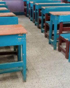 بسبب تدني النظافة وتراكم الأثاث المتهالك.. محافظ سوهاج يحيل إدارة مدرسة إعدادية للتحقيق