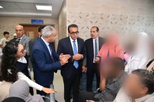 1793024196102 وزير الصحة يفاجئ مستشفى العبور بزيارة ميدانية وزير الصحة يفاجئ مستشفى العبور بزيارة ميدانية ويوجه بإعادة توزيع الصيادلة موقع في الجامعة