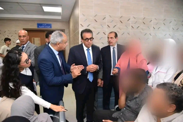 1793024196102 وزير الصحة يفاجئ مستشفى العبور بزيارة ميدانية وزير الصحة يفاجئ مستشفى العبور بزيارة ميدانية ويوجه بإعادة توزيع الصيادلة موقع في الجامعة