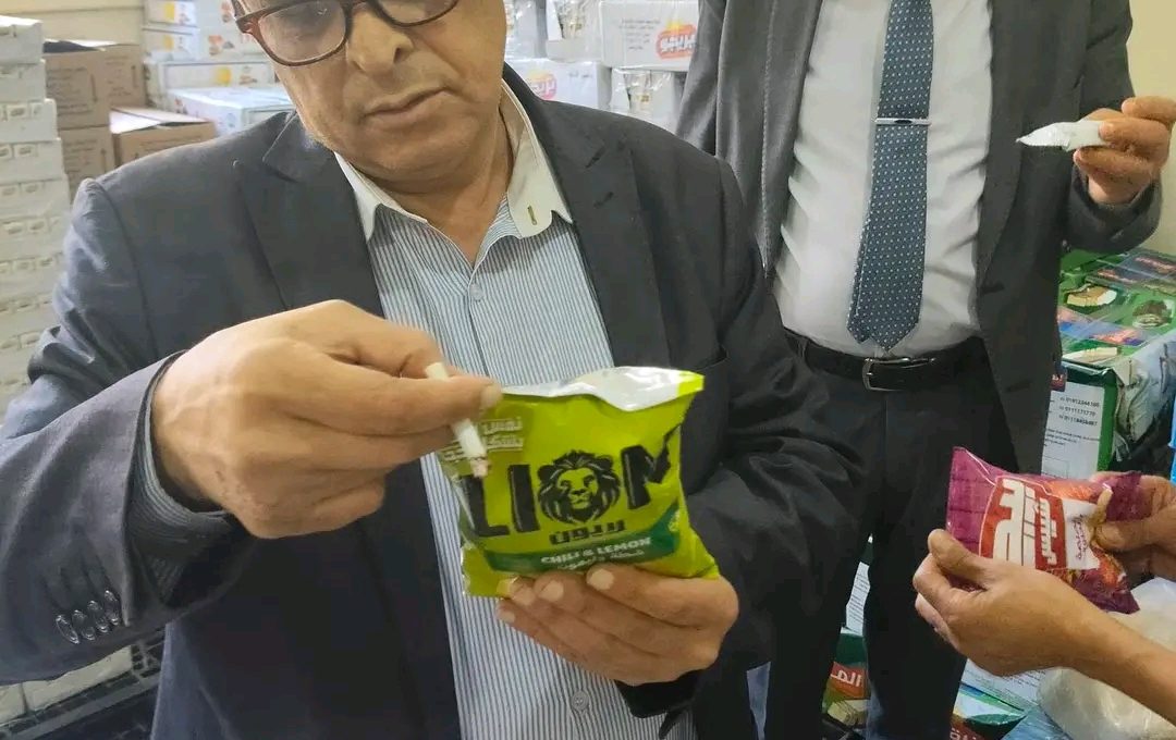 1793116486868 سيجارة سيجارة مشتعلة داخل مطبخ المدينة الجامعية بالأزهر.. صورة تثير الجدل حول إجراءات السلامة موقع في الجامعة