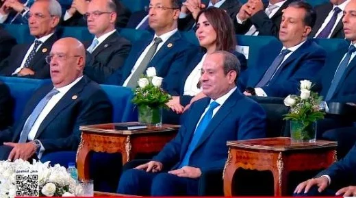 الرئيس السيسي يشاهد تقرير ماذا تقول للرئيس إذا قابلته