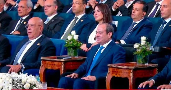 الرئيس السيسي يشاهد تقرير ماذا تقول للرئيس إذا قابلته