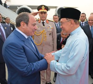 2047022 رئيس وزراء ماليزيا: 4 جامعات مصرية أسهمت في تعليم رئيس وزراء ماليزيا: 4 جامعات مصرية أسهمت في تعليم آلاف الماليزيين على مدار قرون موقع في الجامعة