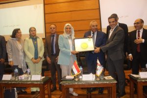 29ab8d98 ecbf 40df bc3a e99bf03e229e مستشفى «500500» يحصل على التقييم الذهبي جامعة القاهرة: مستشفى «500500» يحصل على التقييم الذهبي واعتماد الهرم الأخضر موقع في الجامعة