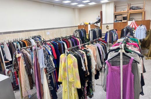 834b8abc df0d 480a b235 cde1b72677a5 تعاون جامعة القاهرة مع مؤسسة NEST إقبال طلابي على معرض الملابس بكلية طب قصر العيني موقع في الجامعة