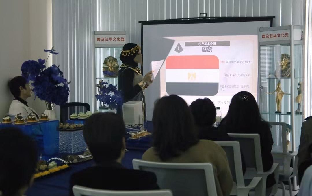 86e28690 1229 4385 b207 8698f47a1d78 المكتب الثقافي المصري ببكين المكتب الثقافي المصري ببكين يستضيف كبار المستثمرين الصينيين لبحث فرص الاستثمار في مصر موقع في الجامعة