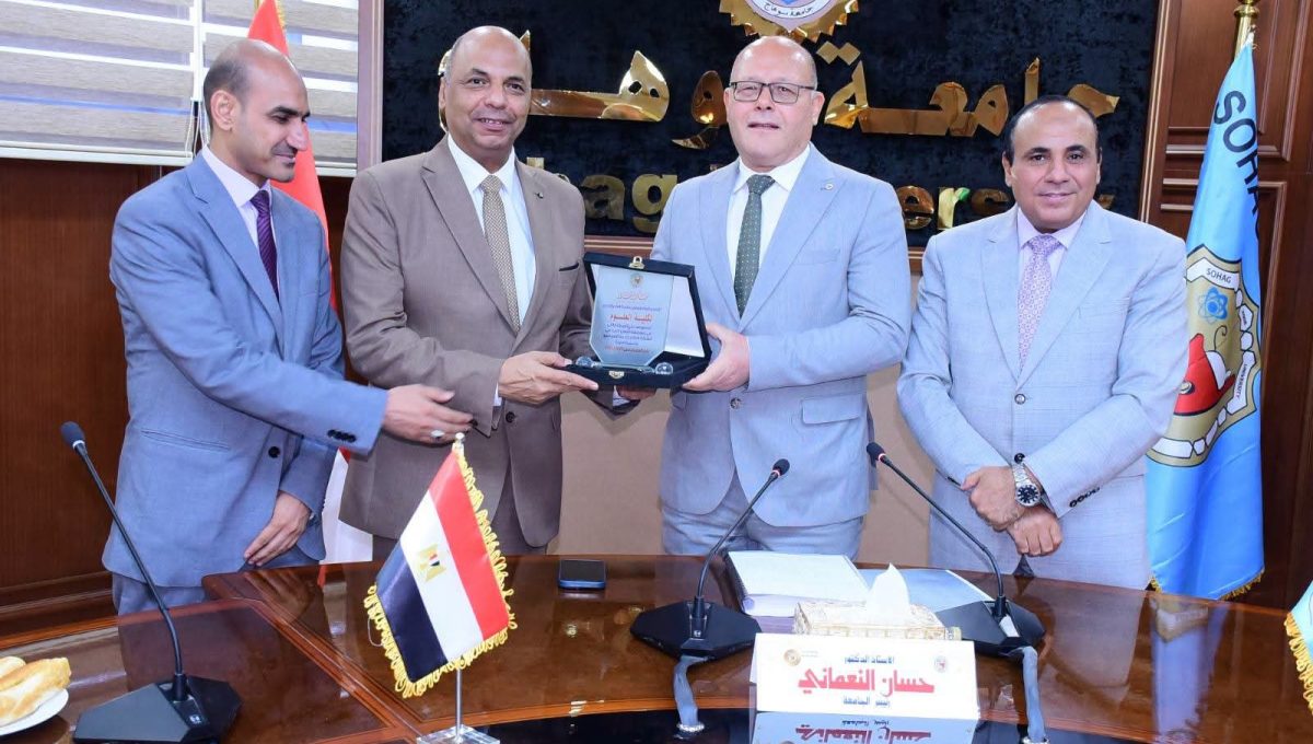 FB IMG 1791028392680 جامعة سوهاج تعلن ترتيب 14 كلية في مسابقة خدمة المجتمع من الطب البشري إلى الحاسبات.. جامعة سوهاج تعلن ترتيب 14 كلية في مسابقة خدمة المجتمع موقع في الجامعة