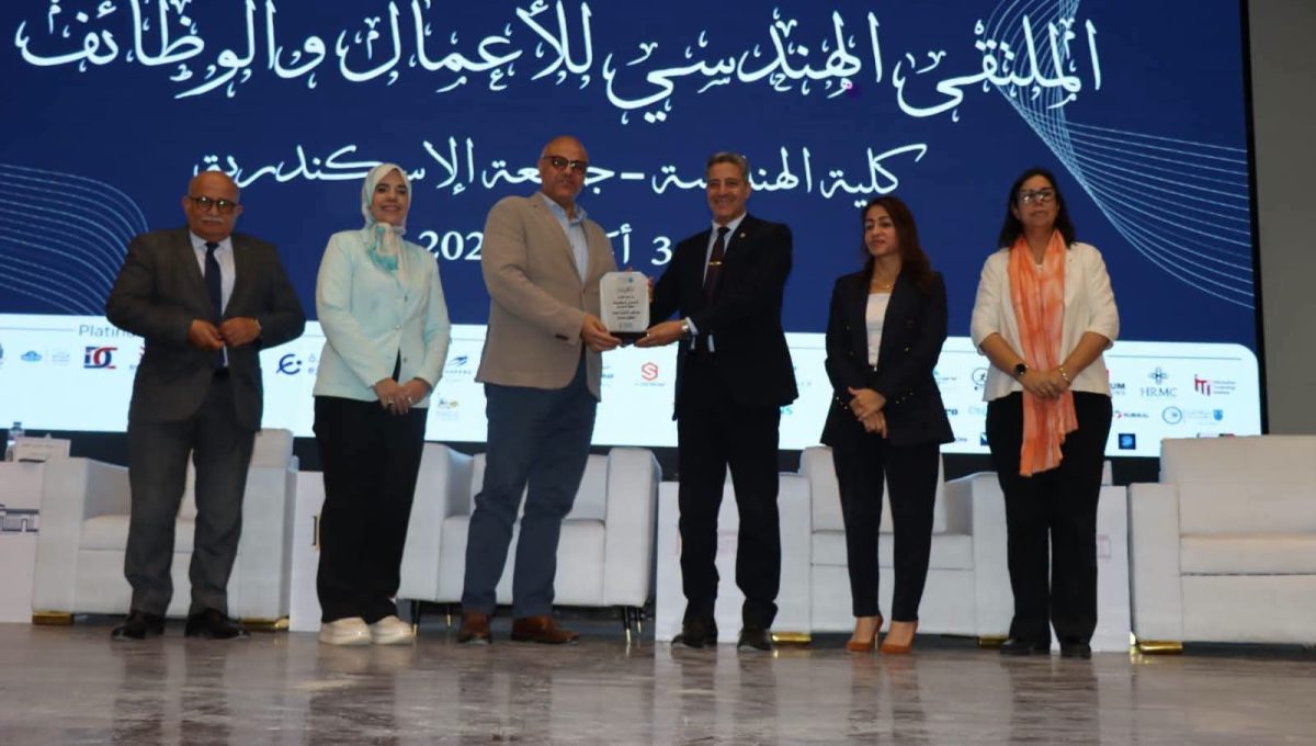 FB IMG 1791127651080 جامعة الإسكندرية تفتح أبواب سوق العمل أمام طلاب جامعة الإسكندرية تفتح أبواب سوق العمل أمام طلاب الهندسة في ملتقى الوظائف 2026 موقع في الجامعة
