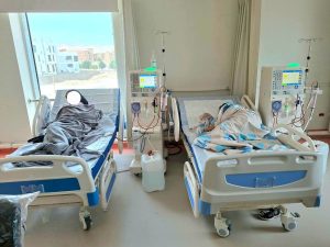 بـ20 ماكينة و40 طفلًا يوميًا.. تشغيل وحدة الغسيل الكلوي الجديدة بمستشفى شفا الأطفال بسوهاج 5 FB IMG 1791292702685 تشغيل وحدة الغسيل الكلوي الجديدة بمستشفى شفا الأطفال بـ20 ماكينة و40 طفلًا يوميًا.. تشغيل وحدة الغسيل الكلوي الجديدة بمستشفى شفا الأطفال بسوهاج موقع في الجامعة