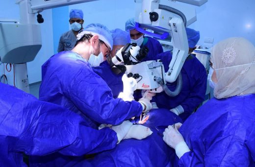 FB IMG 1791474699376 مستشفيات جامعة المنوفية رئيس جامعة سوهاج يجري جراحة ميكروسكوبية دقيقة لإعادة توصيل أعصاب شاب مصاب في حادث موقع في الجامعة