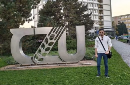 معيد بطب بيطري بنها يدرس فصلًا دراسيًا بجامعة التشيك 