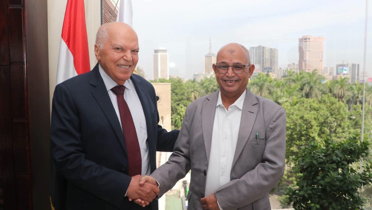 نقيب المعلمين يبحث مع وفد سوداني 