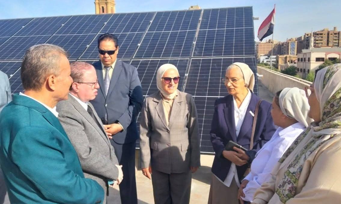 FB IMG 1791910049773 تشغيل الطاقة الشمسية في مدارس حلوان تشغيل الطاقة الشمسية في مدارس حلوان.. ومدير تعليم القاهرة توجه بتطوير الأداء وتفعيل التقييمات والأنشطة  موقع في الجامعة