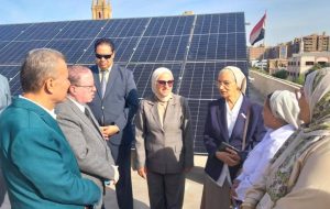FB IMG 1791910049773 تشغيل الطاقة الشمسية في مدارس حلوان تشغيل الطاقة الشمسية في مدارس حلوان.. ومدير تعليم القاهرة توجه بتطوير الأداء وتفعيل التقييمات والأنشطة  موقع في الجامعة