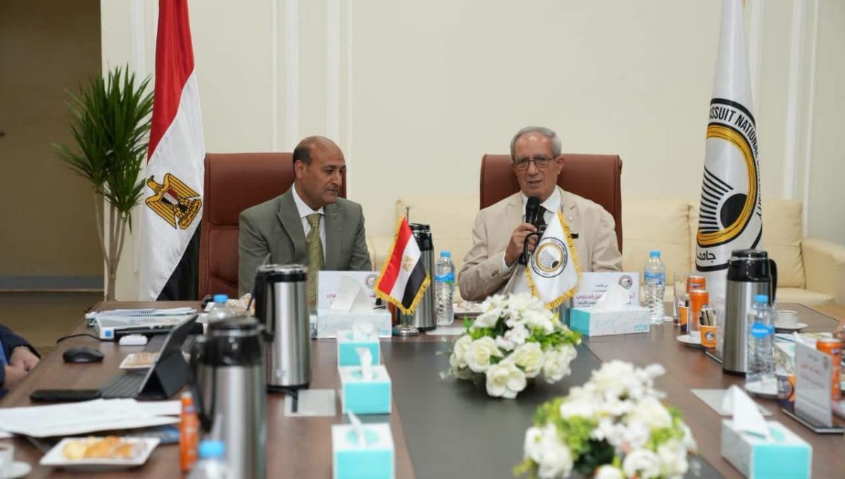 FB IMG 1791978852386 جامعة أسيوط الأهلية بحضور المحافظ.. جامعة أسيوط الأهلية تبحث استكمال منشآتها التعليمية وتطوير برامجها  موقع في الجامعة