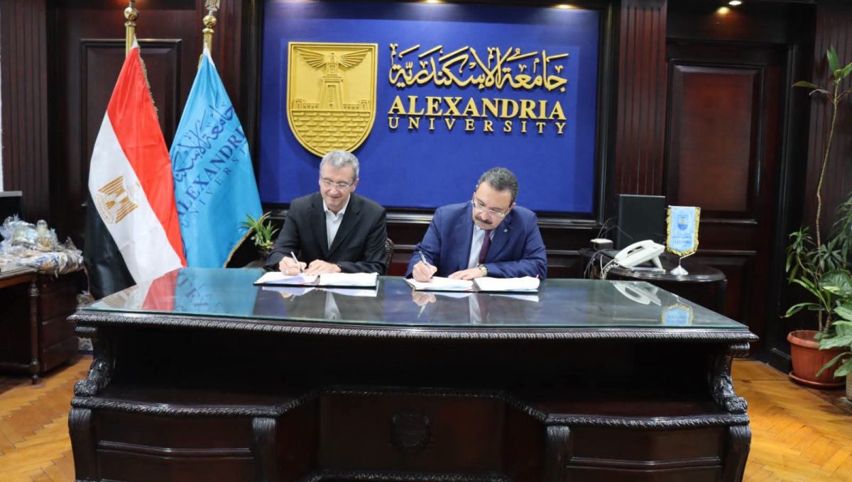 FB IMG 1792425356732 جامعة الإسكندرية تفتح لطلاب الهندسة طريق الدراسة جامعة الإسكندرية تفتح لطلاب الهندسة طريق الدراسة في فرنسا بنظام 3+2 موقع في الجامعة