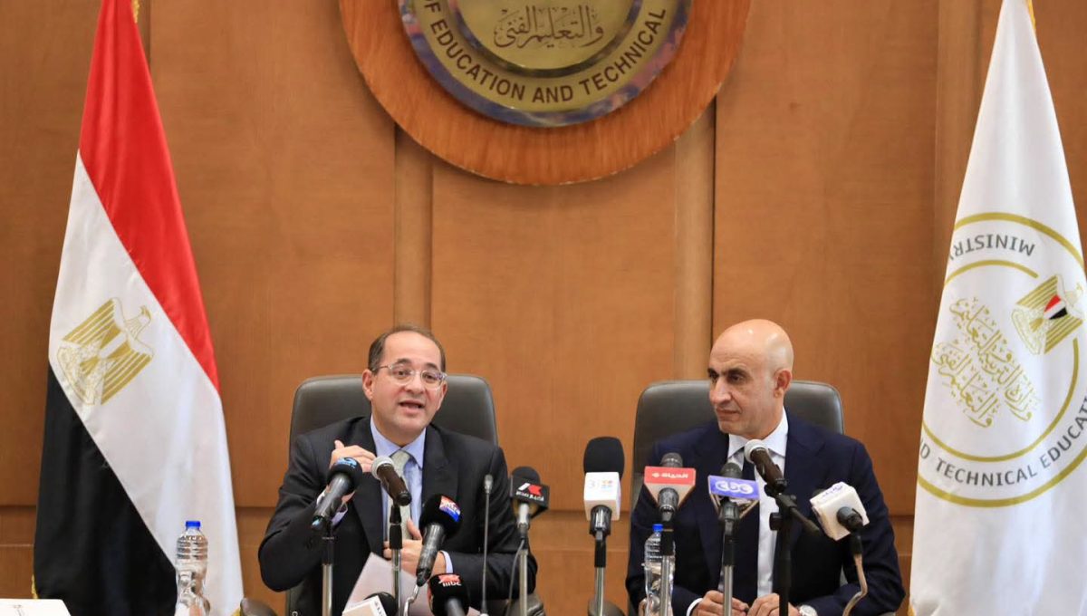 الحكومة تكشف تفاصيل الرواتب الجديدة وموعد تطبيقها