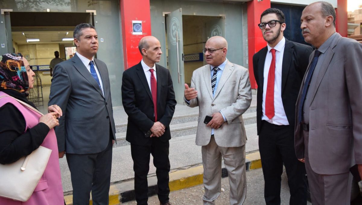 رئيس جامعة بني سويف يزور مصابي حادث الأتوبيس 