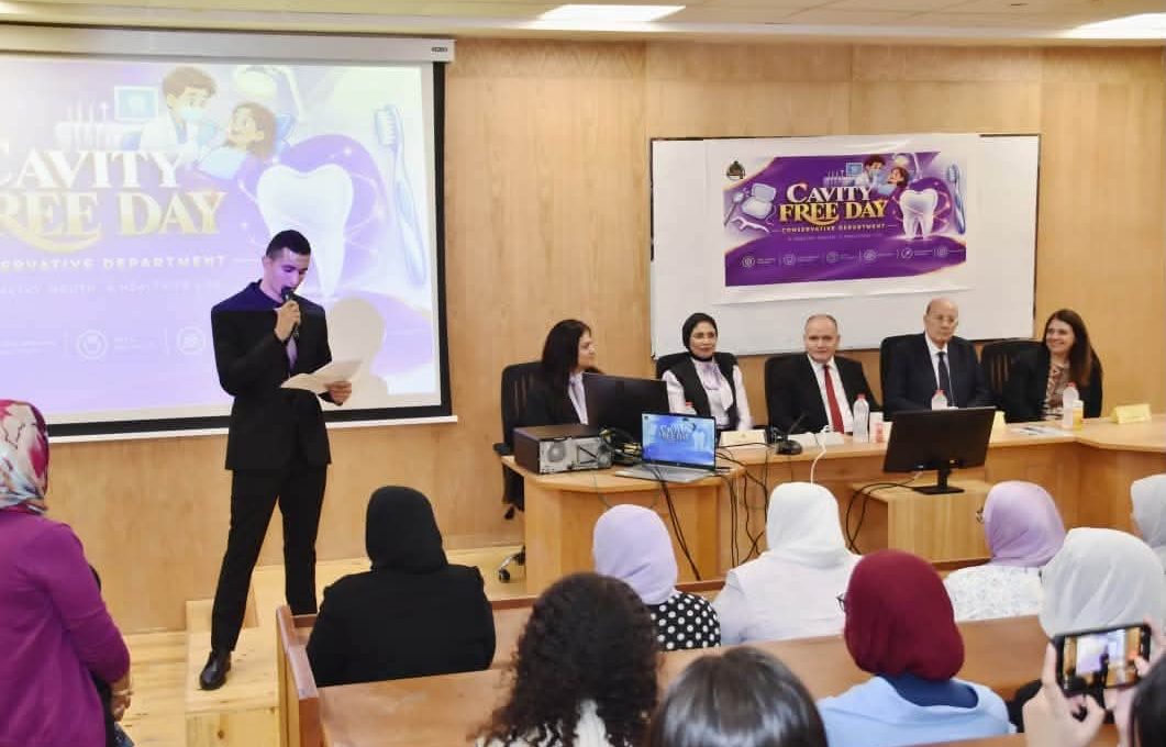 FB IMG 1793254572849 جامعة القاهرة الأهلية جامعة القاهرة الأهلية توظف الذكاء الاصطناعي لتوعية الطلاب بطرق الوقاية من تسوس الأسنان موقع في الجامعة