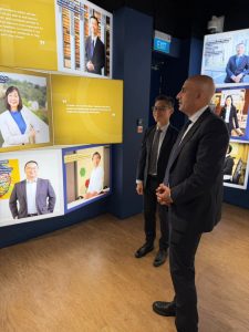 وزير التعليم يطلع على تجربة سنغافورة في إعداد المعلمين وتوظيف البحث التربوي لتطوير المدارس والمناهج